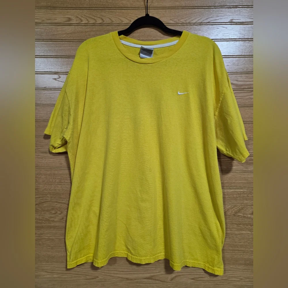 Nike Swoosh Men's XL Yellow Athletic Crewneck Tee Shirt